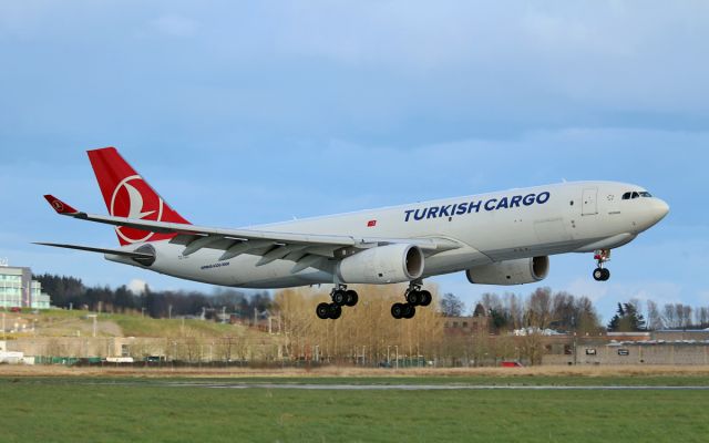 Airbus A330-200 (TC-JCI) - turkish cargo a330-200f tc-jci about to land at shannon from istanbul this evening 31/3/16.