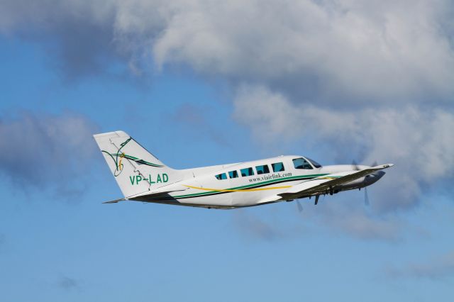 Cessna 402 (VP-LAD)