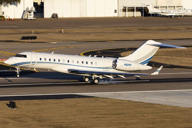 Bombardier Global Express (N921MT)