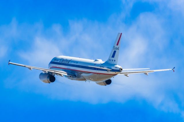 Airbus A320 (N475UA) - A United Airlines A320 in Friend Ship retro livery taking off from PHX on 2/11/23 during the Super Bowl rush. Taken with a Canon R7 and Canon EF 100-400 II L lens.