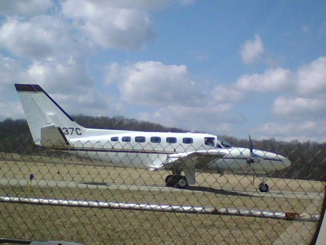 Cessna Conquest 2 (N337C) - Cessna Conquest taxiing.