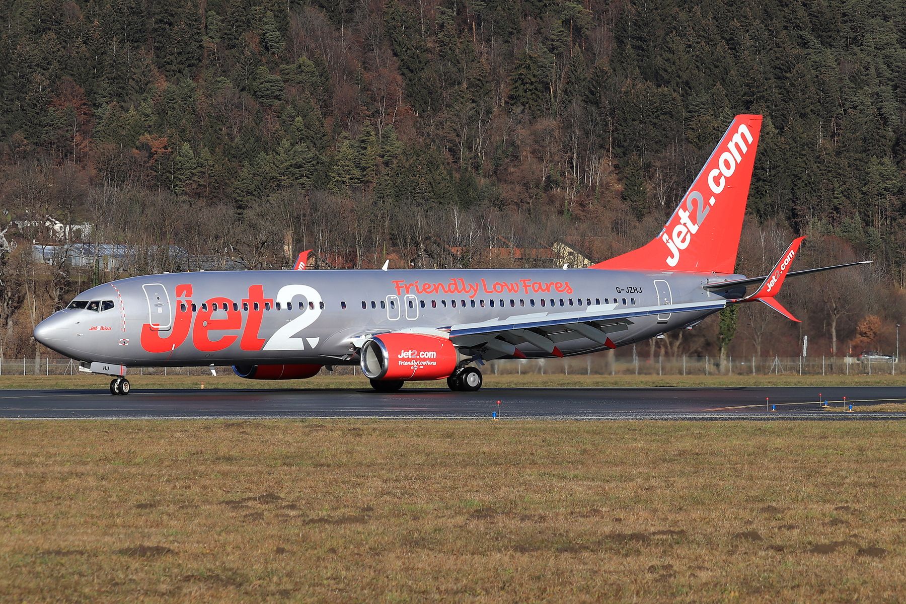 Boeing 737-800 (G-JZHJ)