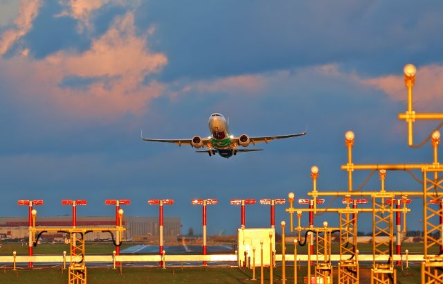 Boeing 737-800 (F-HTVF) - Take-off end afternoon runway 24.