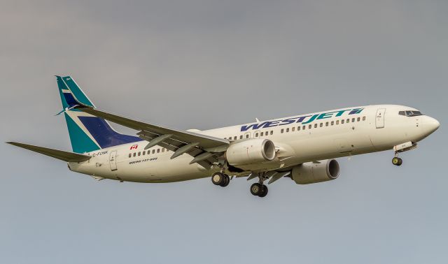 Boeing 737-800 (C-FONK)