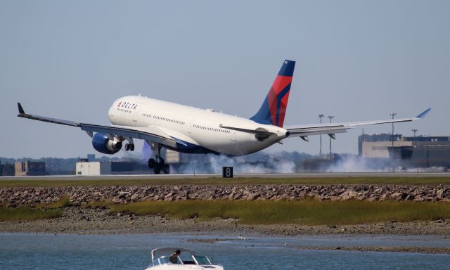 Airbus A330-200 (N855NW)