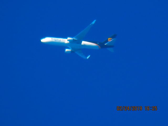 BOEING 767-300 (N325UP)