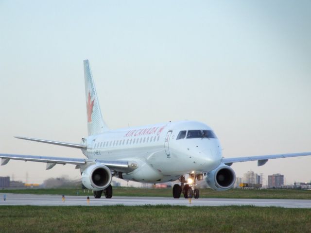 Embraer 170/175 (C-FEJC)