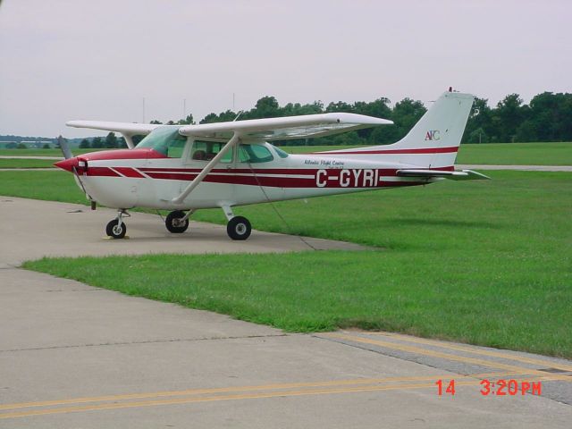 Cessna Skyhawk (C-GYRI) - Parked on ramp 7/14/09