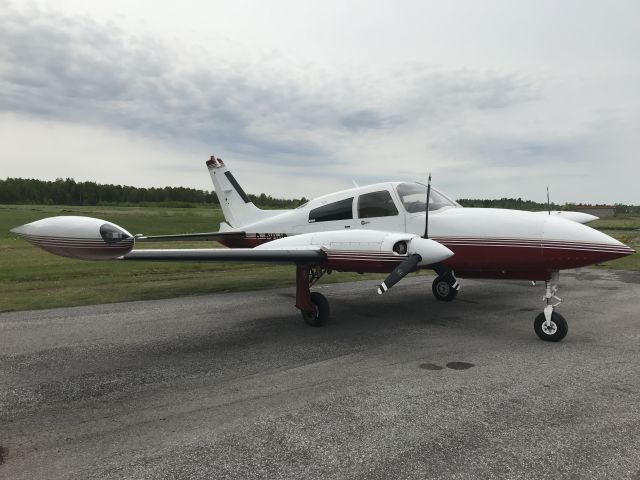 Cessna 310 (C-GKWC)