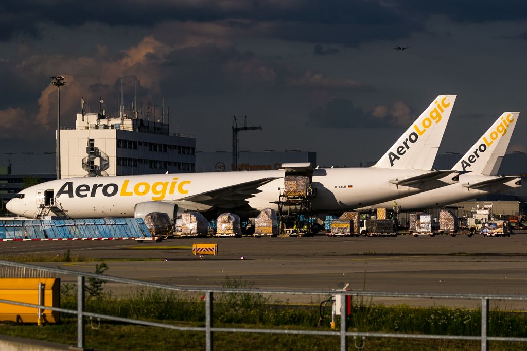 Boeing 777-200 (D-AALH)