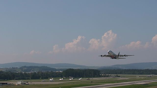 Airbus A380-800 (A6-EEU)