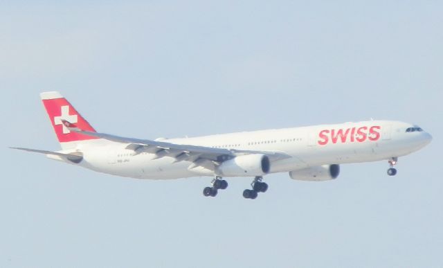 Airbus A330-300 (HB-JHJ)