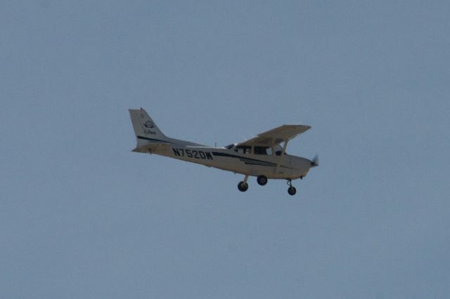 Cessna Skyhawk (N752DW) - Base ket fir 09 at Carson City