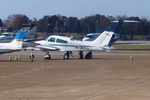 Cessna 310 (N7951Q)