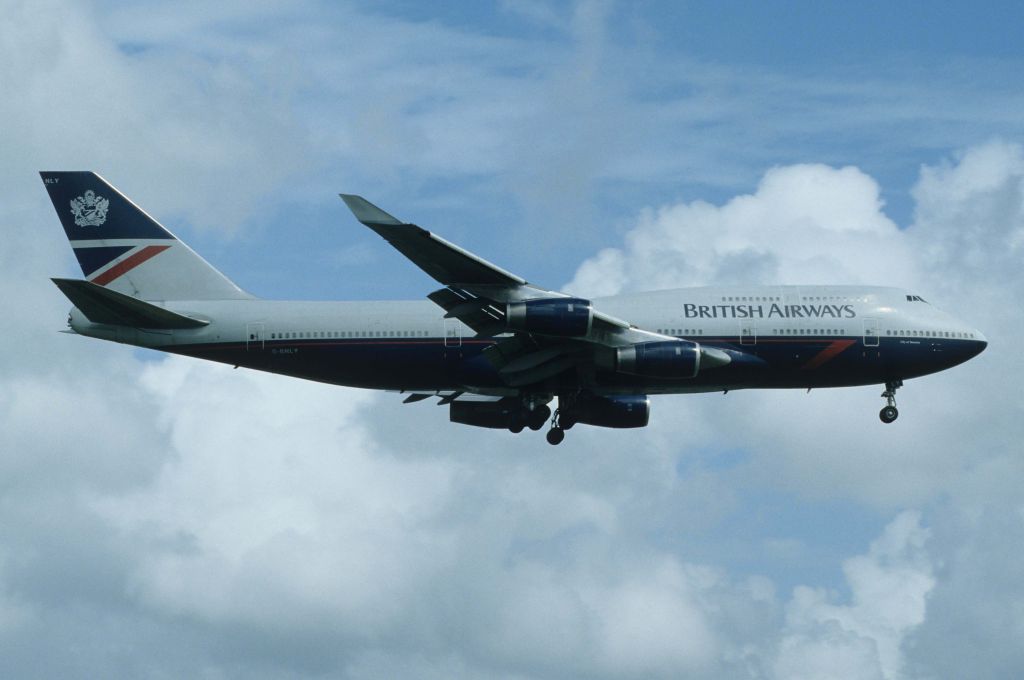 Boeing 747-400 (G-BNLY) - Final Approach to Narita Intl Airport Rwy16R on 1997/09/17