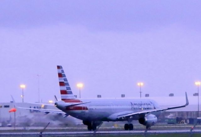 Airbus A321 (N998AN)
