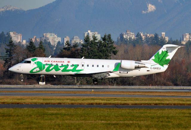 Canadair Regional Jet CRJ-200 (C-GKEU)