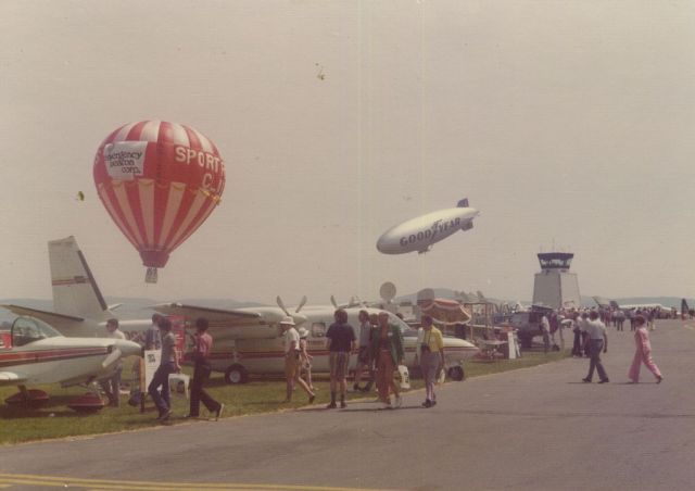 Unknown/Generic Airship (N10NA) - scanned from old photo