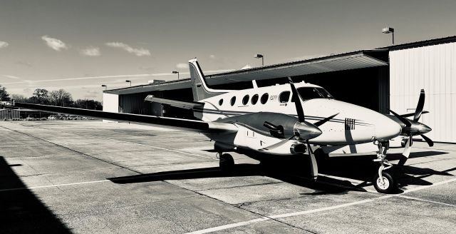 Beechcraft King Air 90 (N904HB)