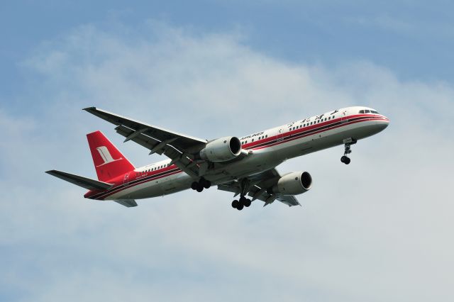 Boeing 757-200 (B-2842) - 2011/5/8