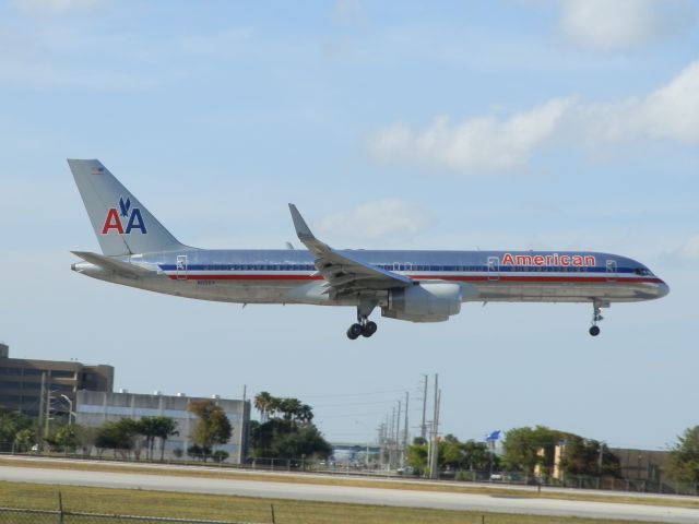 Boeing 757-200 (N666A)