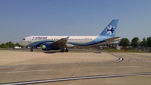 Airbus A320 (XA-JCV) - Weekly charter to CLT from MMUN