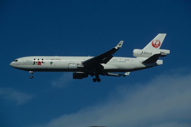 Boeing MD-11 (JA8581) - Final Approach to Narita Intl Airport Rwy34L on 1996/08/25