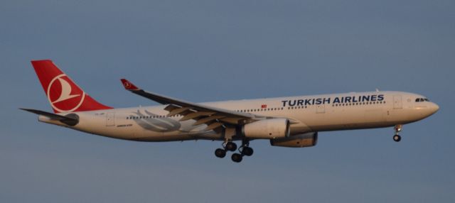 Airbus A330-300 (TC-JNR)