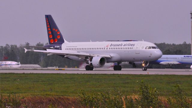 Airbus A320 (OO-SNH)