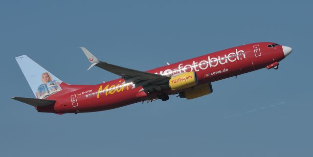 Boeing 737-800 (D-ATUH)