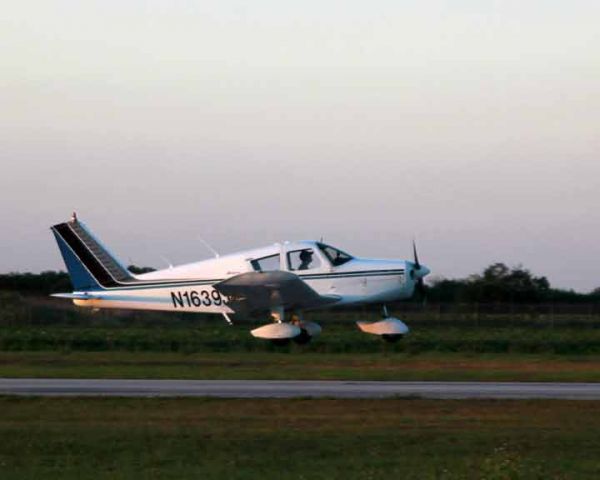 Piper Cherokee (N1639J) - Landing