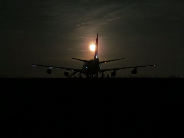 BOEING 747SP (P4-FSH) - "Star Triple Seven" by the CAK moonlight. 