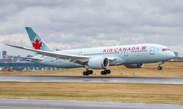 Boeing 787-8 (C-GHPY) - Air Canada Dreamliner about to touch down on runway 33L at YYZ