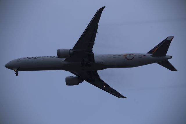 BOEING 777-300ER (RP-C7775)