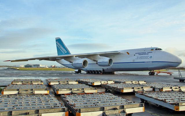 Antonov An-124 Ruslan (UR-82007) - adb an-124-100m ur-82007 at shannon 6/12/14.