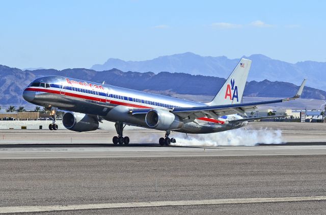 Boeing 757-200 (N623AA) - N623AA American Airlines 1990 Boeing 757-223(WL) - cn 24581 / ln 296  - McCarran International Airport, Las Vegas - September 22, 2013br /TDelCoro