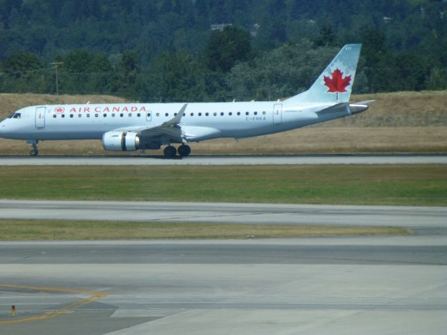 Embraer ERJ-190 (C-FHKA)
