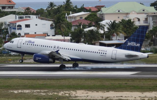 Airbus A320 (N556JB)