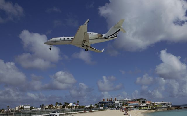 Gulfstream Aerospace Gulfstream IV (EDG30) - Edge 30 as N130JE over the beach for landing!