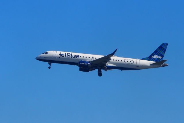 Embraer ERJ-190 (N307JB)