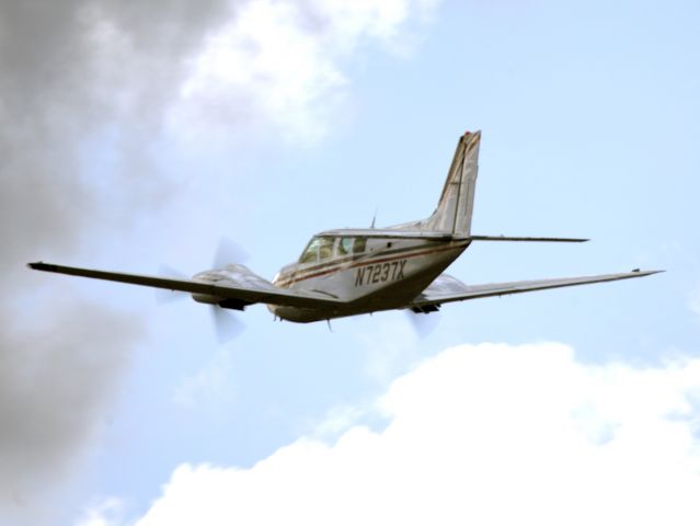 Beechcraft Baron (58) (N7237X) - Take off runway 26.