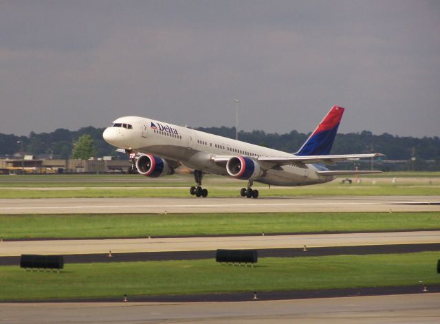 Boeing 757-200 (N658DL)