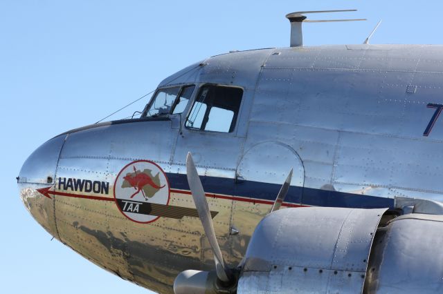 Douglas DC-3 (VH-AES)