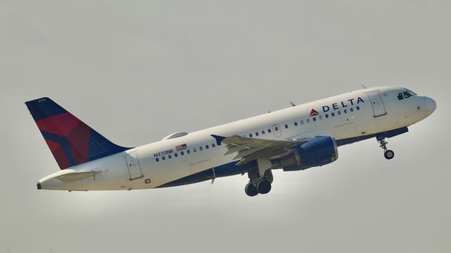 Airbus A319 (N370NB)