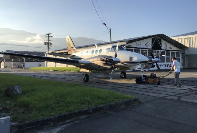 Beechcraft King Air 90 (N85PC)