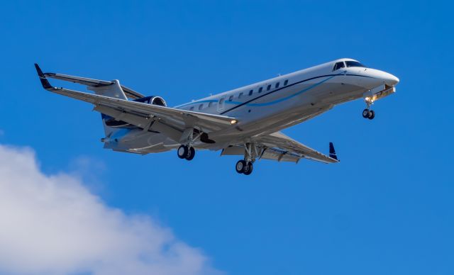 Embraer Legacy 600/650 (T7-MBH)