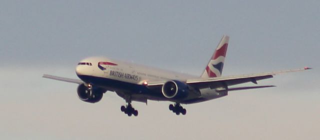 Boeing 777-200 (G-VIIJ) - British Airways 67 on approach on Runway 27L at PHL