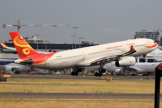 Airbus A330-300 (B-6529)