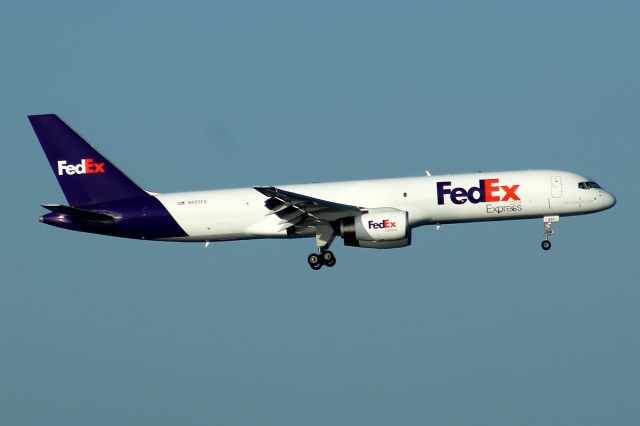 Boeing 757-200 (N953FD) - FDX 1473 arriving from Memphis