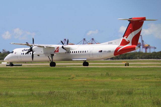 de Havilland Dash 8-400 (VH-LQQ)